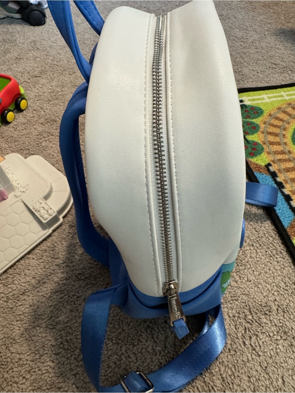 Stitch LoungeflyBackpack - Picture 15 of 15